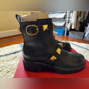 EUC LIKE NEW Valentino rockstud combat boots size 37